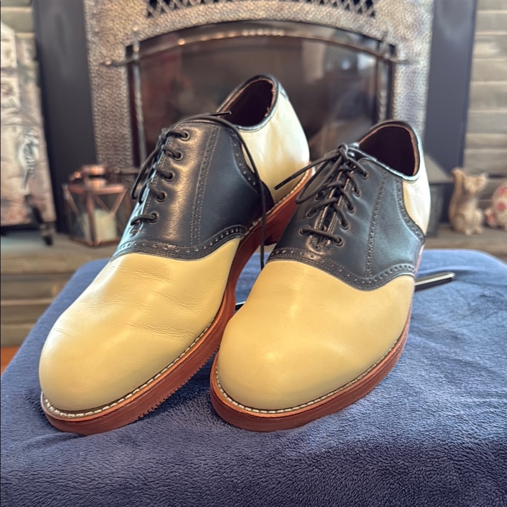 Classic Two-Tone Walk-Over  Oxford Shoes